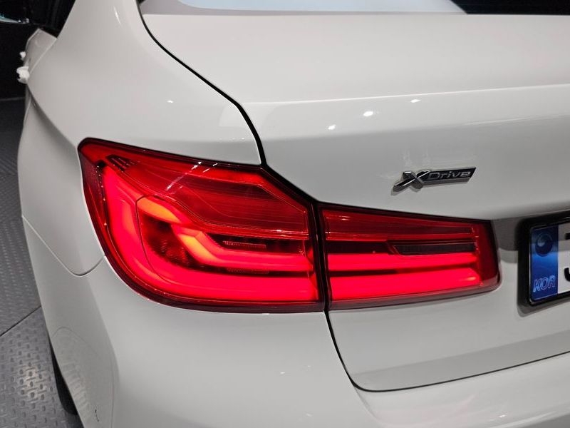 2017 BMW 5 Series 520d M Sport Package Plus photo 23