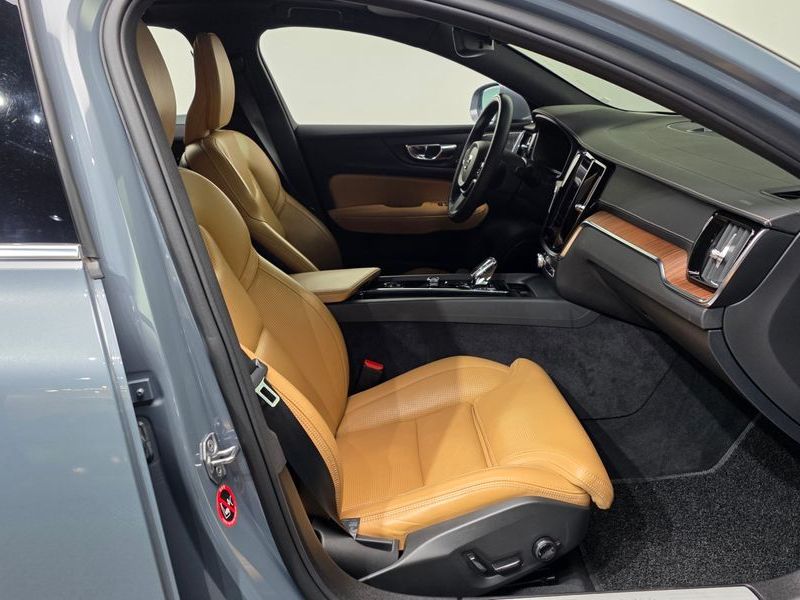 2022 Volvo S60 B5 Inscription photo 11