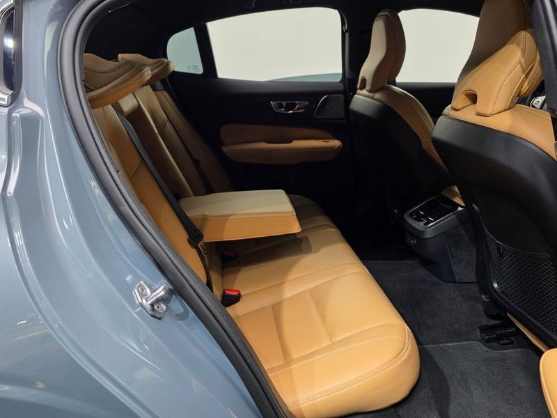 2022 Volvo S60 B5 Inscription photo 12