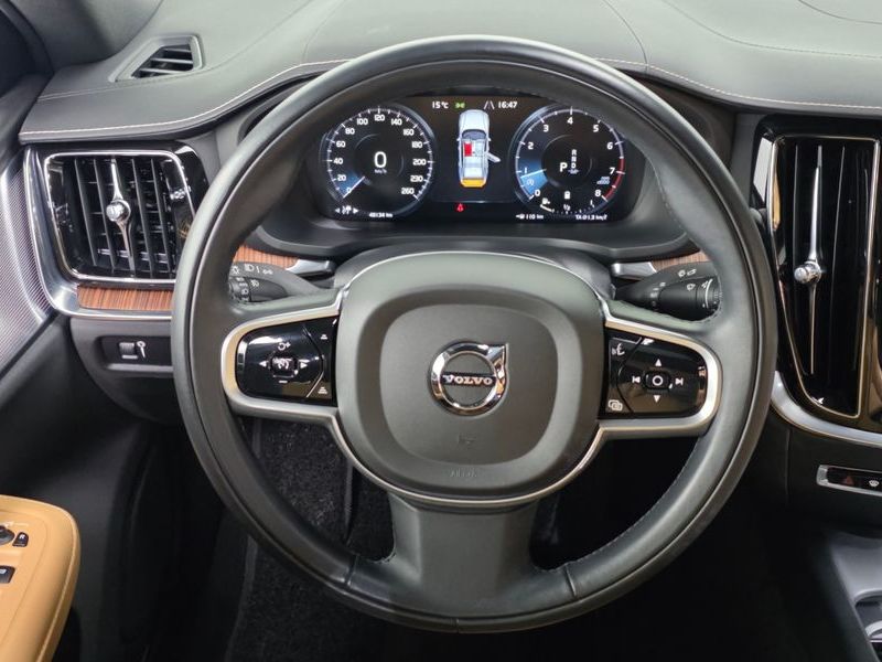 2022 Volvo S60 B5 Inscription photo 13
