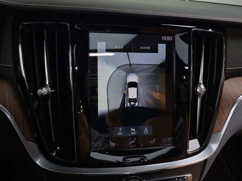 2022 Volvo S60 B5 Inscription photo 15