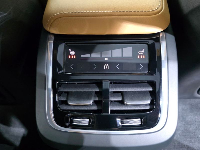 2022 Volvo S60 B5 Inscription photo 19