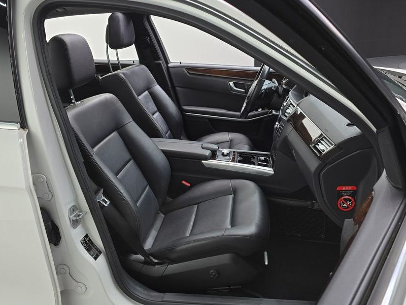 2013 Mercedes-Benz E-Class E200 CGI photo 12