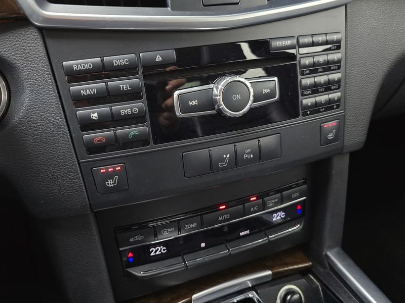 2013 Mercedes-Benz E-Class E200 CGI photo 17