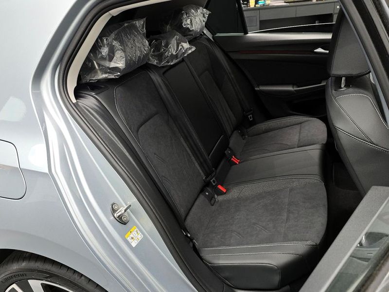 2026 Volkswagen Golf 2.0 TDI Prestige photo 12
