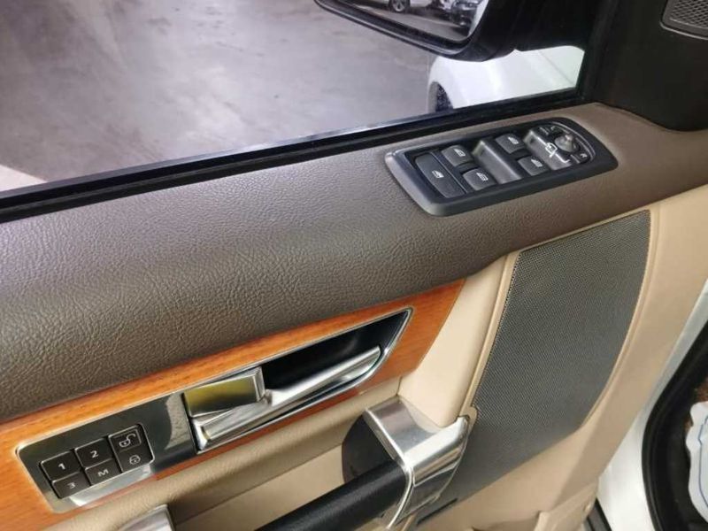 2013 Land Rover Discovery 3.0 SDV6 SE photo 9