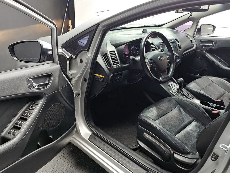 2013 Kia K3 Trendy photo 10