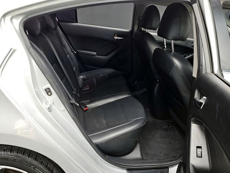 2013 Kia K3 Trendy photo 11