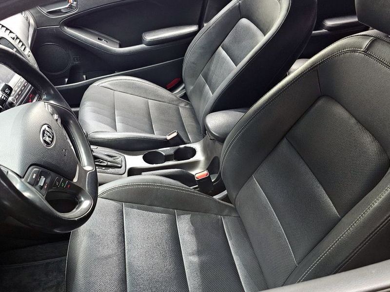 2013 Kia K3 Trendy photo 16