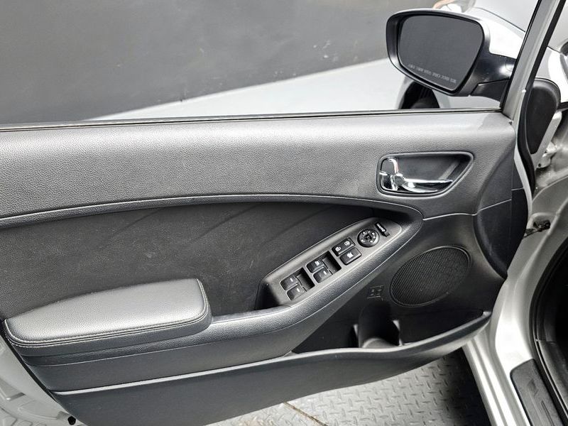 2013 Kia K3 Trendy photo 24