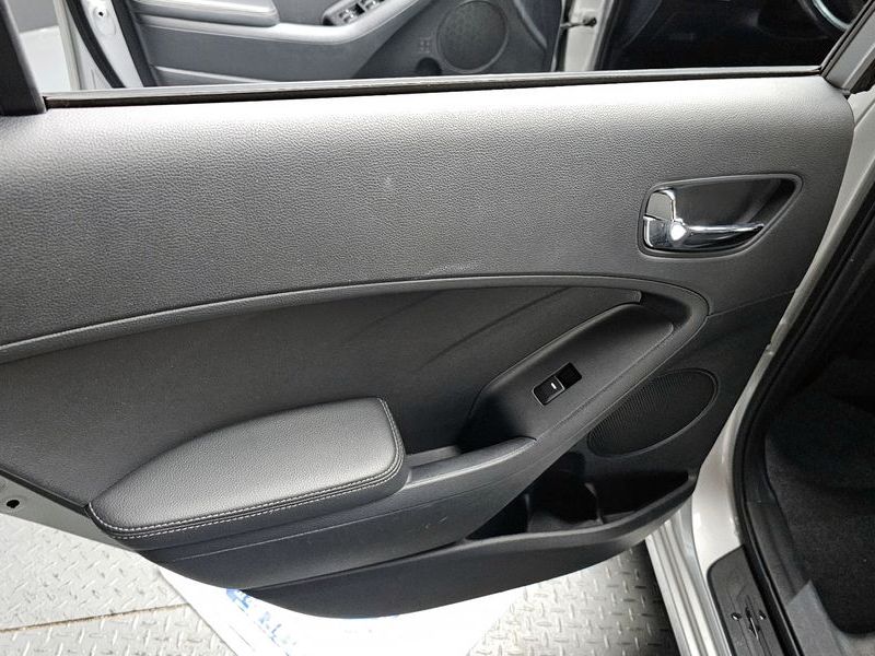 2013 Kia K3 Trendy photo 25