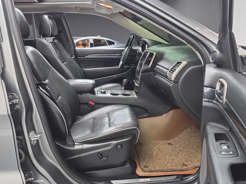 2013 Jeep Grand Cherokee 3.0 Diesel Overland WK2 photo 10
