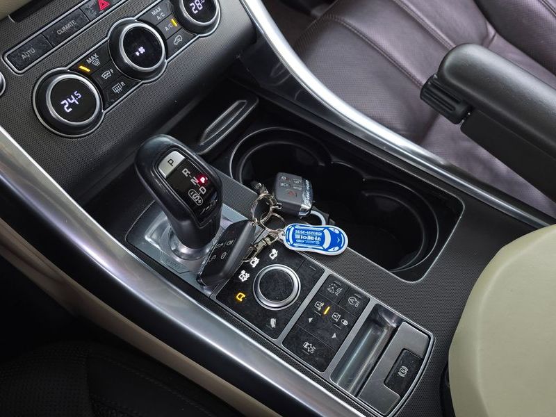 2014 Land Rover Range Rover Sport 3.0 SDV6 HSE Dynamic photo 9