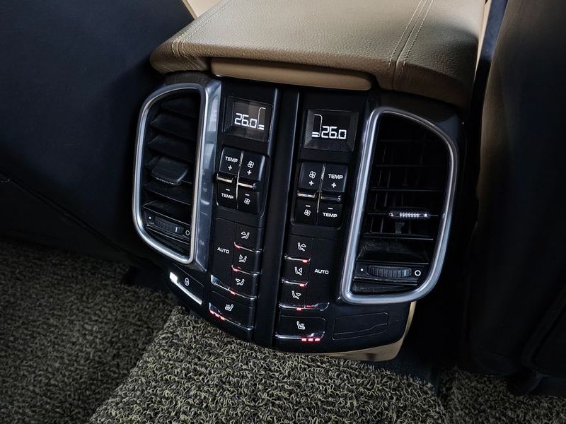 2014 Porsche Cayenne 3.0 Diesel Platium Edition 958 photo 18