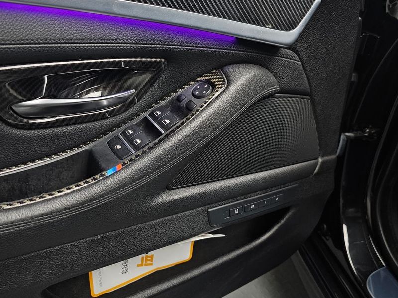 2015 BMW 5 Series 520d Luxury Plus photo 17