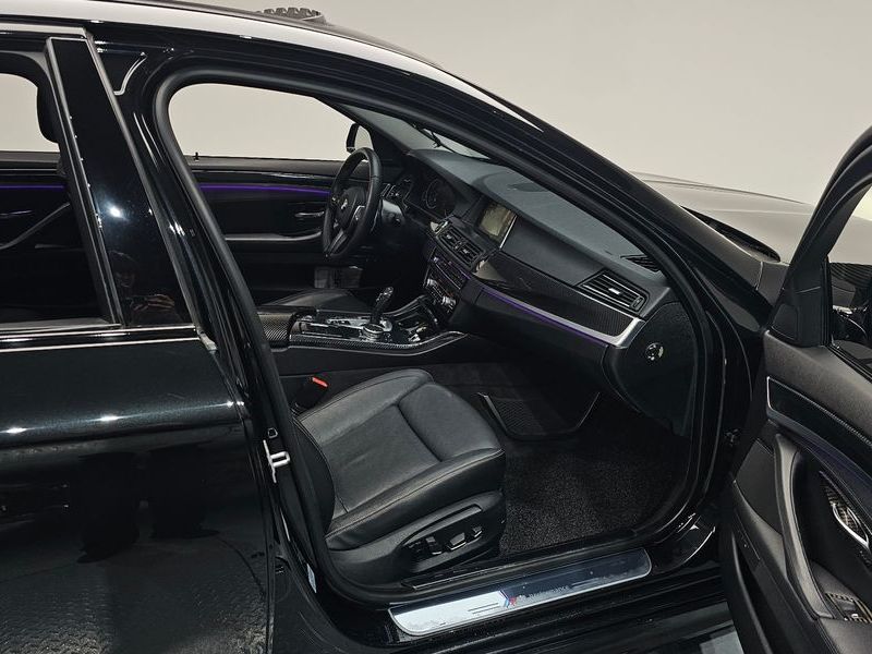 2015 BMW 5 Series 520d Luxury Plus photo 26