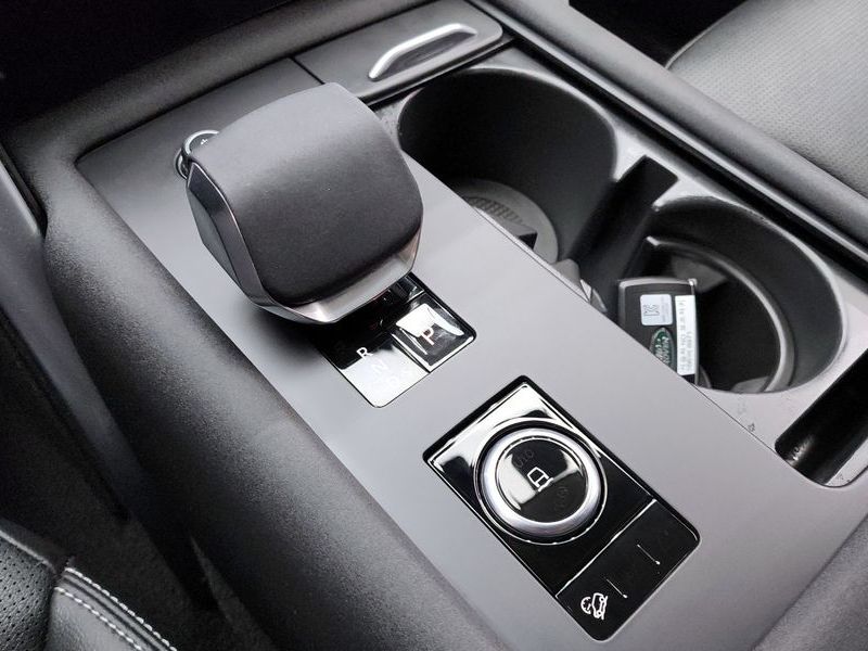 2024 Land Rover Discovery D250 S photo 9