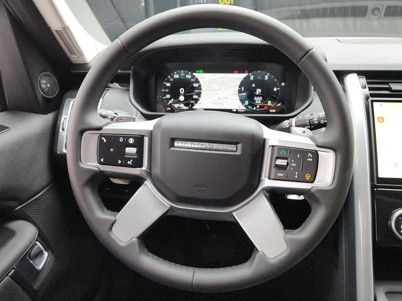 2024 Land Rover Discovery D250 S photo 13