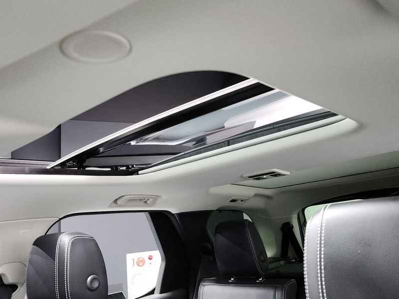 2024 Land Rover Discovery D250 S photo 17