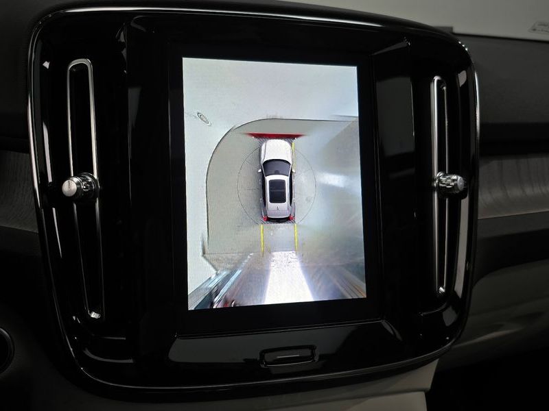 2023 Volvo XC40 B4 Ultimate Bright photo 15