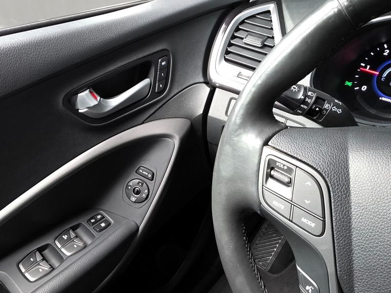 2015 Hyundai Santa Fe Diesel(e-VGT) 2.0 2WD Exclusive photo 17