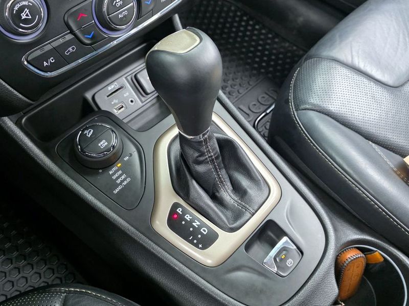 2015 Jeep Cherokee 2.0 Diesel LIMITED 4WD photo 9
