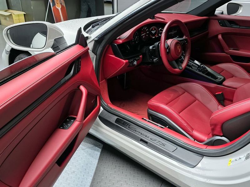 2023 Porsche 911 Carrera GTS photo 10