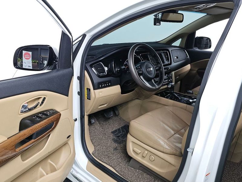 2016 Kia Carnival 9-seater Hi-Limousine Noblesse photo 11