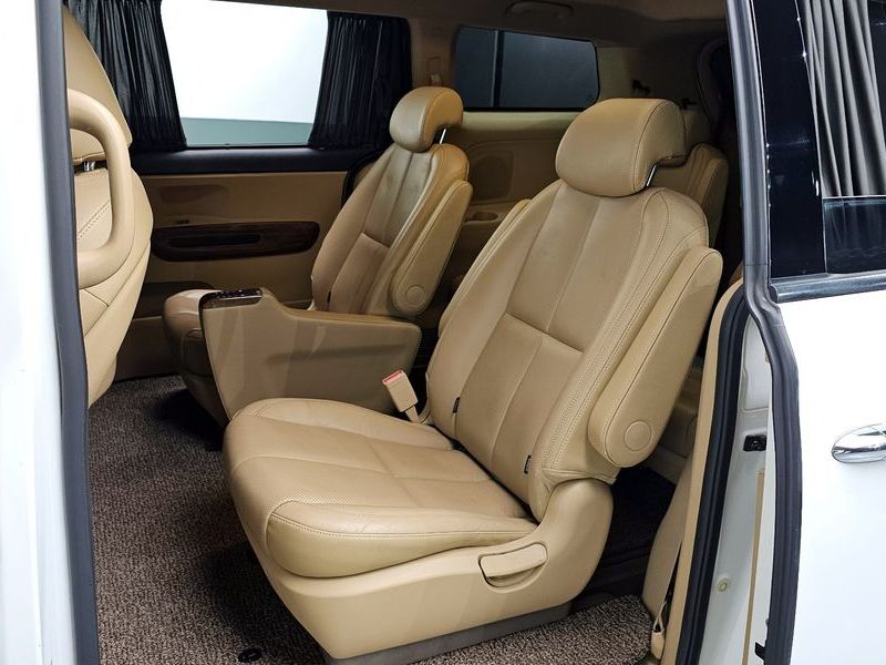 2016 Kia Carnival 9-seater Hi-Limousine Noblesse photo 12