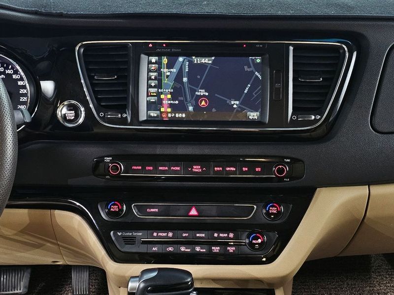 2016 Kia Carnival 9-seater Hi-Limousine Noblesse photo 14