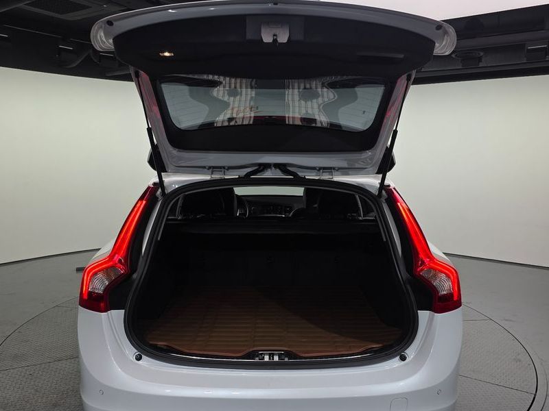 2017 Volvo V60 D3 1st photo 20