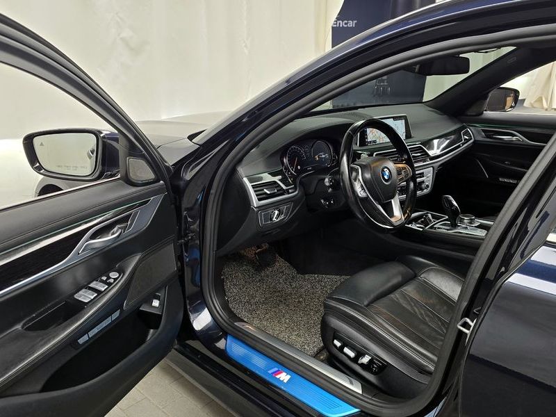 2017 BMW 7 Series 740Li xDrive M Sport Package photo 10