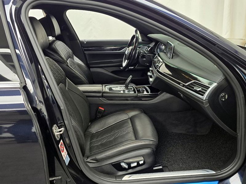2017 BMW 7 Series 740Li xDrive M Sport Package photo 11