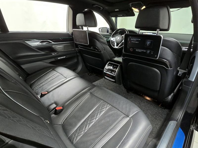 2017 BMW 7 Series 740Li xDrive M Sport Package photo 12