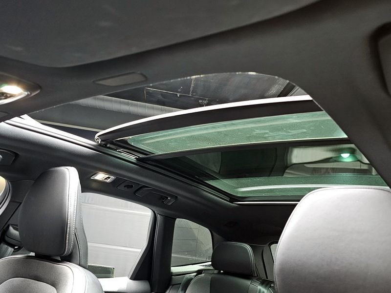 2021 Volvo XC60 T8 R-Design photo 18
