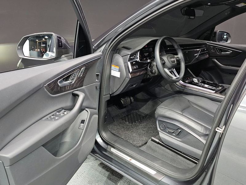 2021 Audi Q7 45 TDI Quattro Premium photo 10
