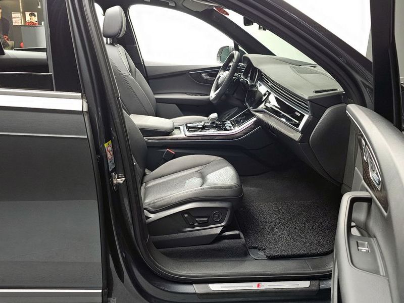 2021 Audi Q7 45 TDI Quattro Premium photo 11