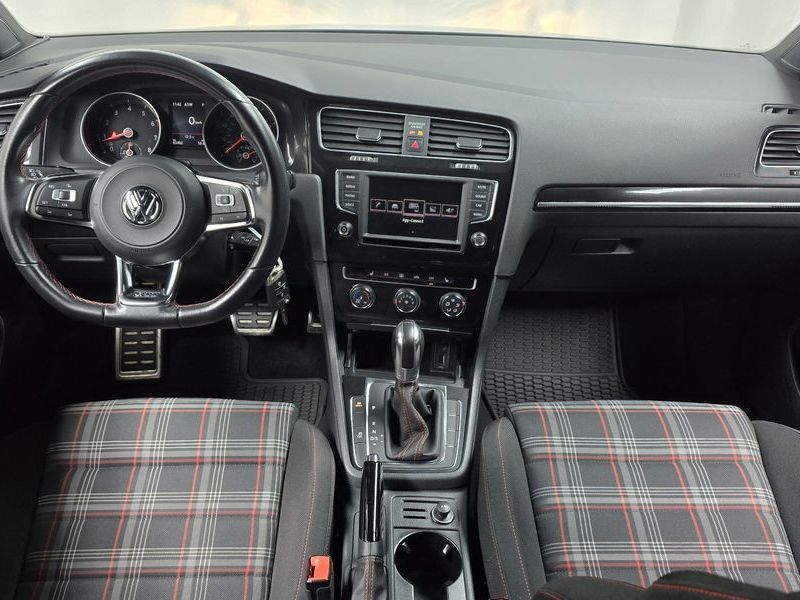 2017 Volkswagen Golf 2.0 GTI photo 7