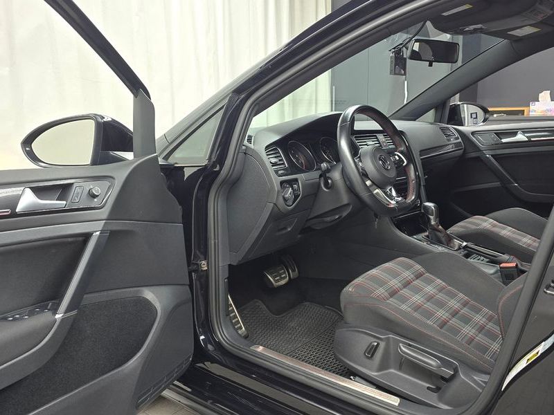2017 Volkswagen Golf 2.0 GTI photo 10