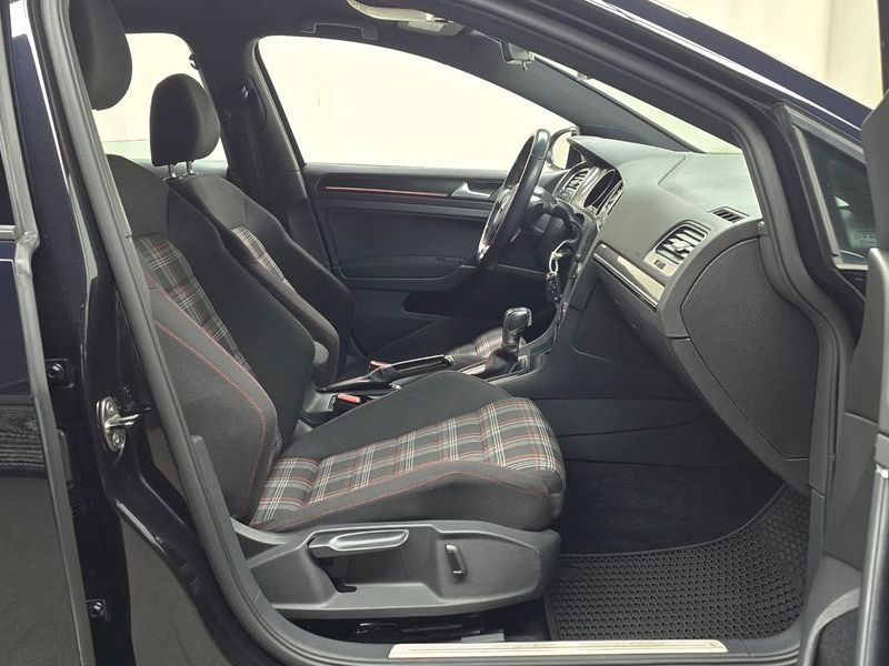 2017 Volkswagen Golf 2.0 GTI photo 11