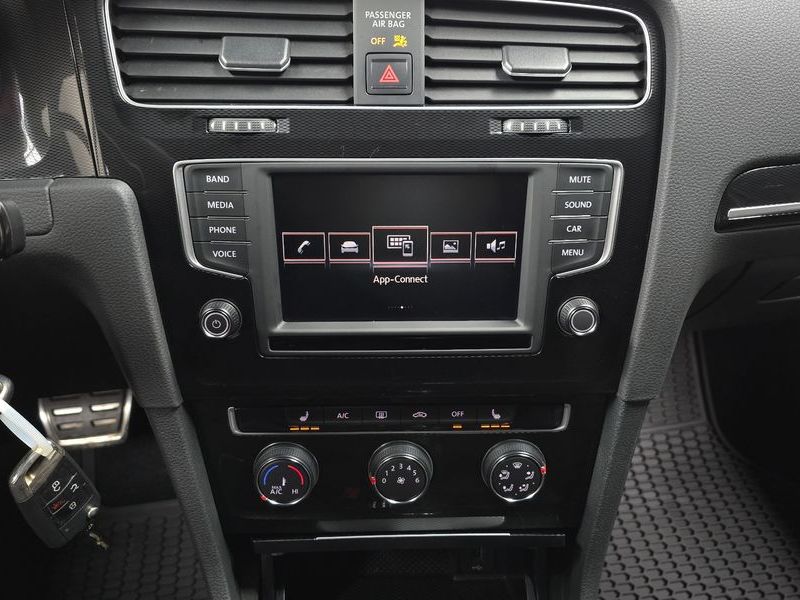 2017 Volkswagen Golf 2.0 GTI photo 14