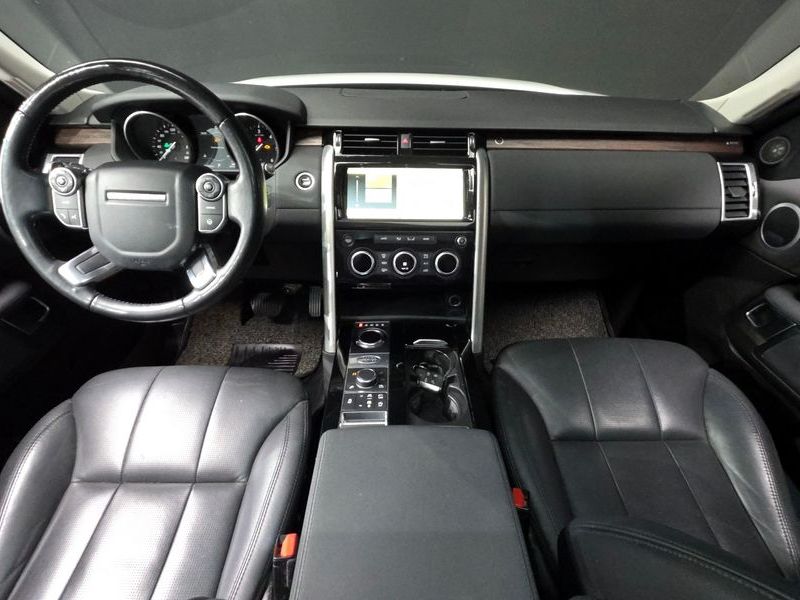 2017 Land Rover Discovery 3.0 TD6 HSE photo 7