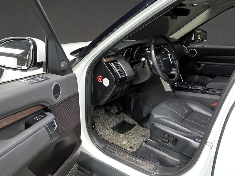 2017 Land Rover Discovery 3.0 TD6 HSE photo 10
