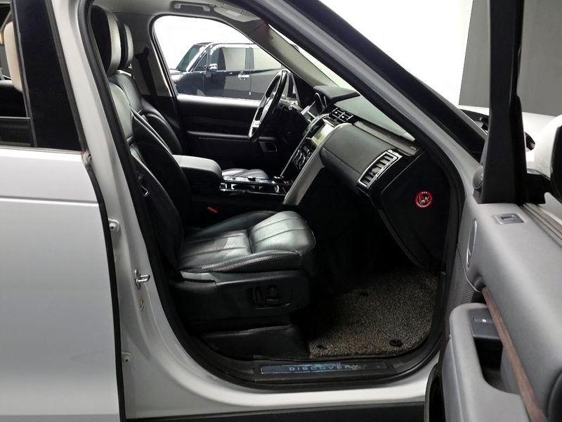 2017 Land Rover Discovery 3.0 TD6 HSE photo 11