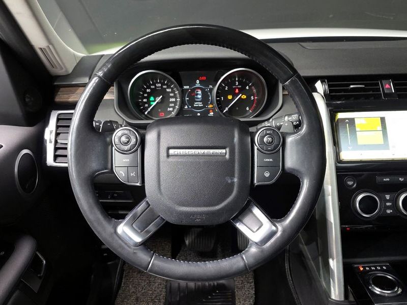 2017 Land Rover Discovery 3.0 TD6 HSE photo 13