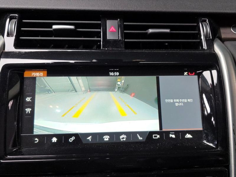 2017 Land Rover Discovery 3.0 TD6 HSE photo 15