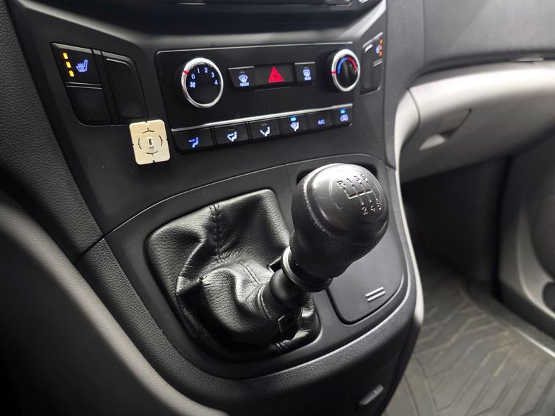 2017 Hyundai 그랜드 스타렉스 5-Seater VAN Smart photo 9