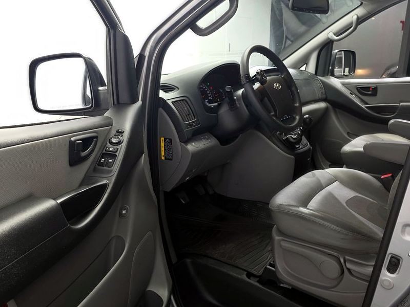 2017 Hyundai 그랜드 스타렉스 5-Seater VAN Smart photo 10