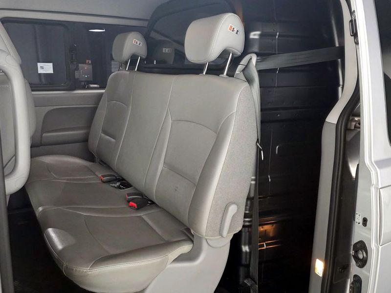 2017 Hyundai 그랜드 스타렉스 5-Seater VAN Smart photo 12