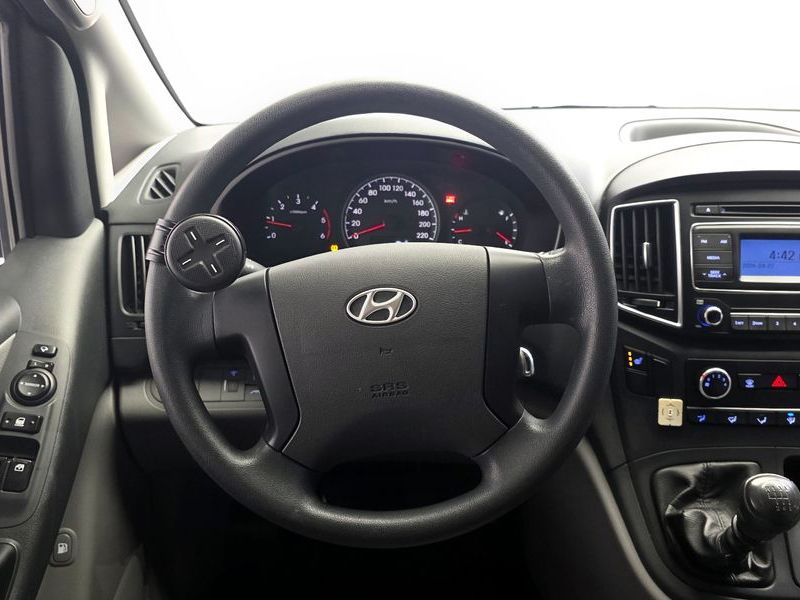 2017 Hyundai 그랜드 스타렉스 5-Seater VAN Smart photo 13
